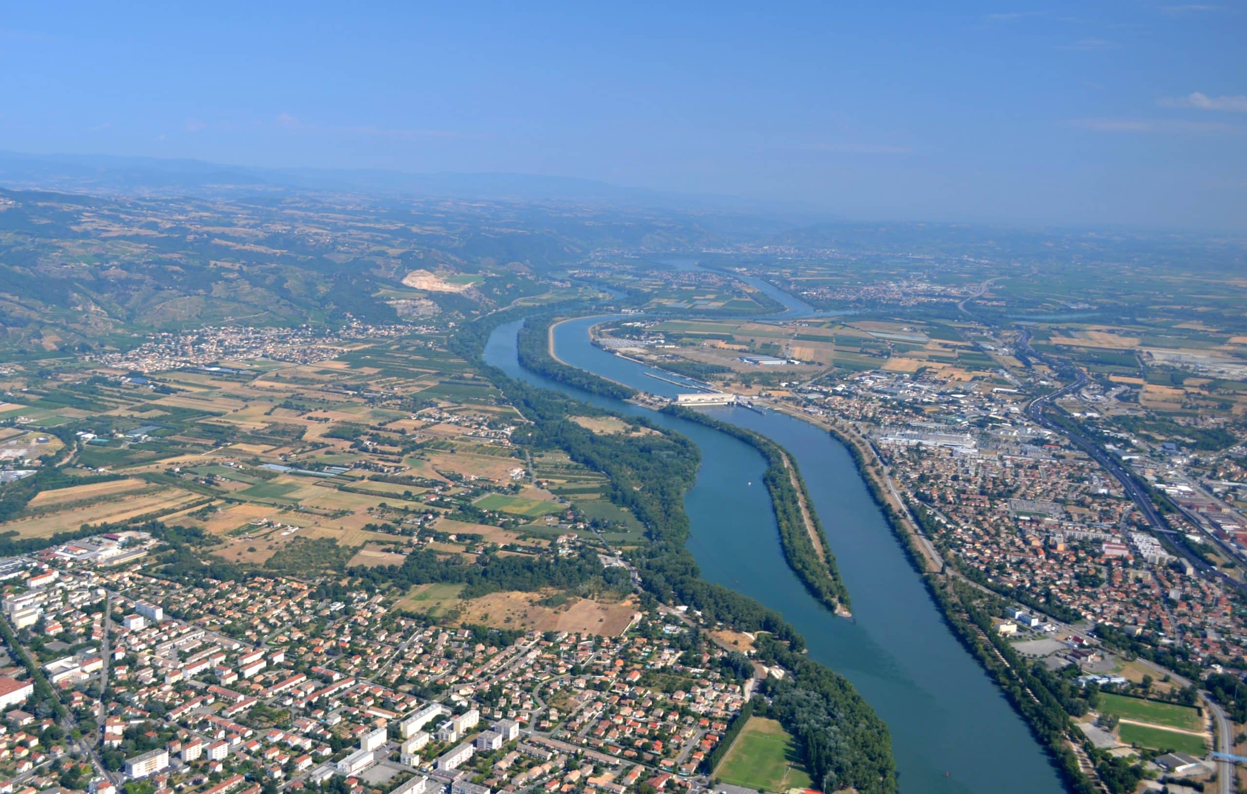 Comment la recherche socio-écologique est-elle mise en œuvre sur le Rhône ?